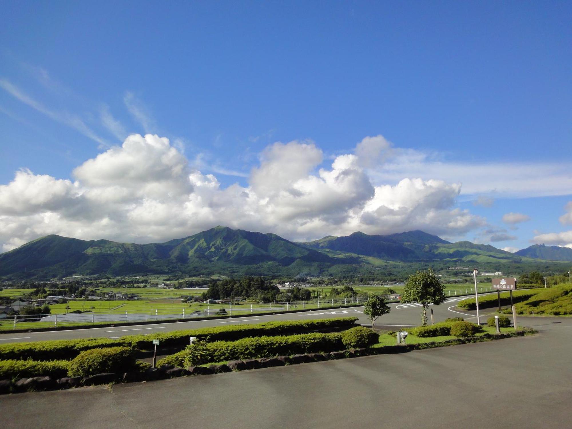 ホテル 四季の森 阿蘇市 エクステリア 写真